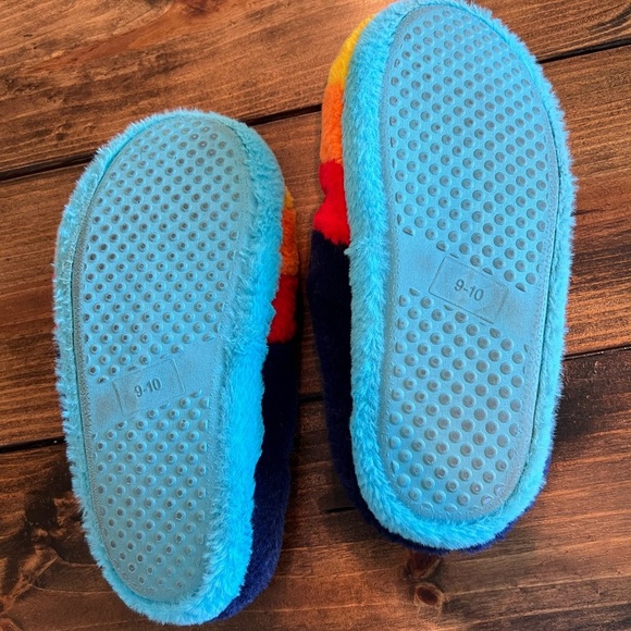 Aldi Men’s Christmas Colorful Fuzzy Slippers, size 9/10, GUC, Aisle of Shame - Picture 4 of 5